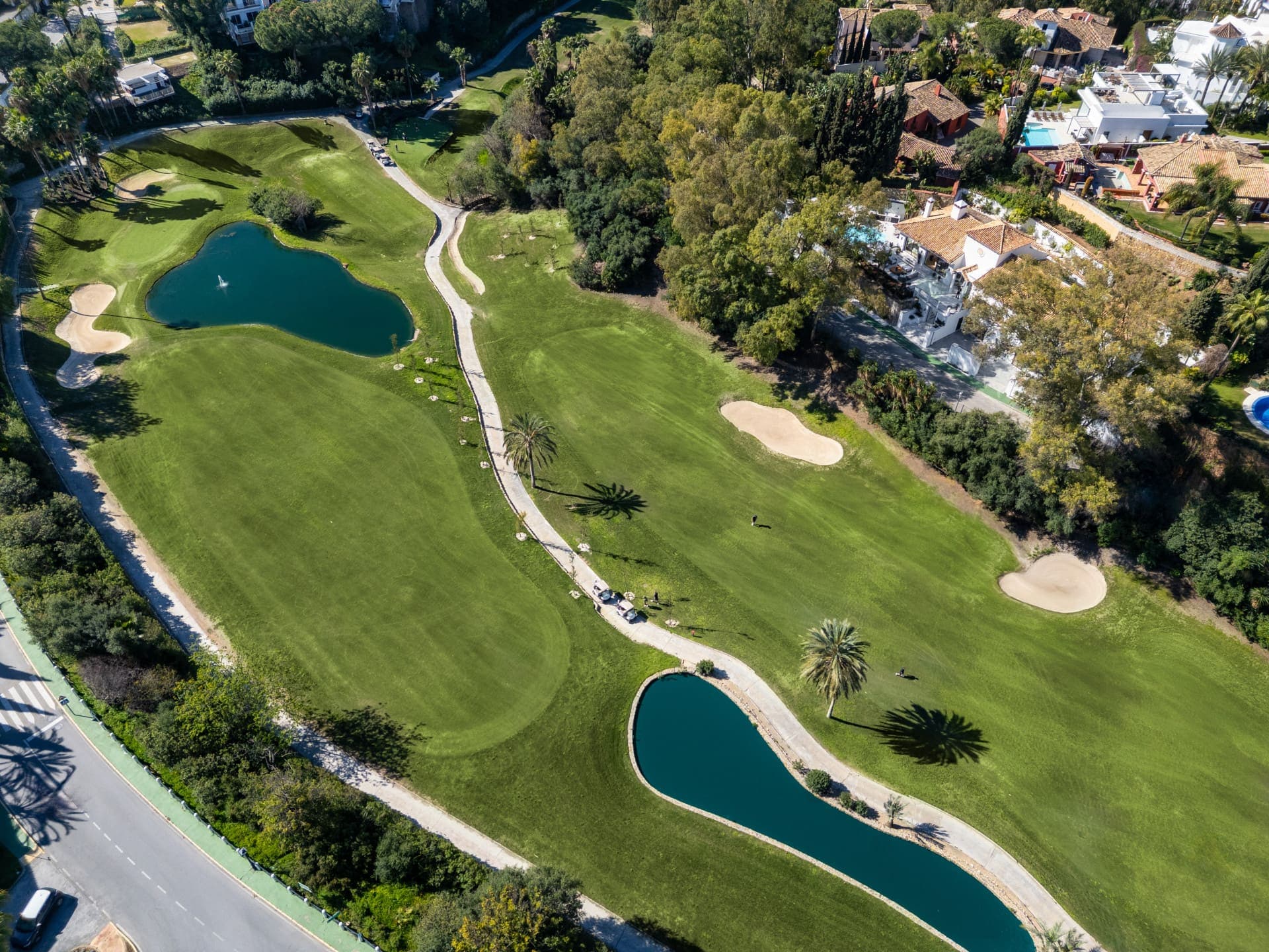 Aerial view of La Quinta Golf & Country Club: fairways, bunkers and lakes among palm trees and villas
